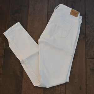 WHITE ABERCROMBIE SKINNY JEANS